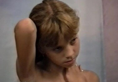 Naturistin: Julia Akt Dessous - Looking at the sun and my own naked body