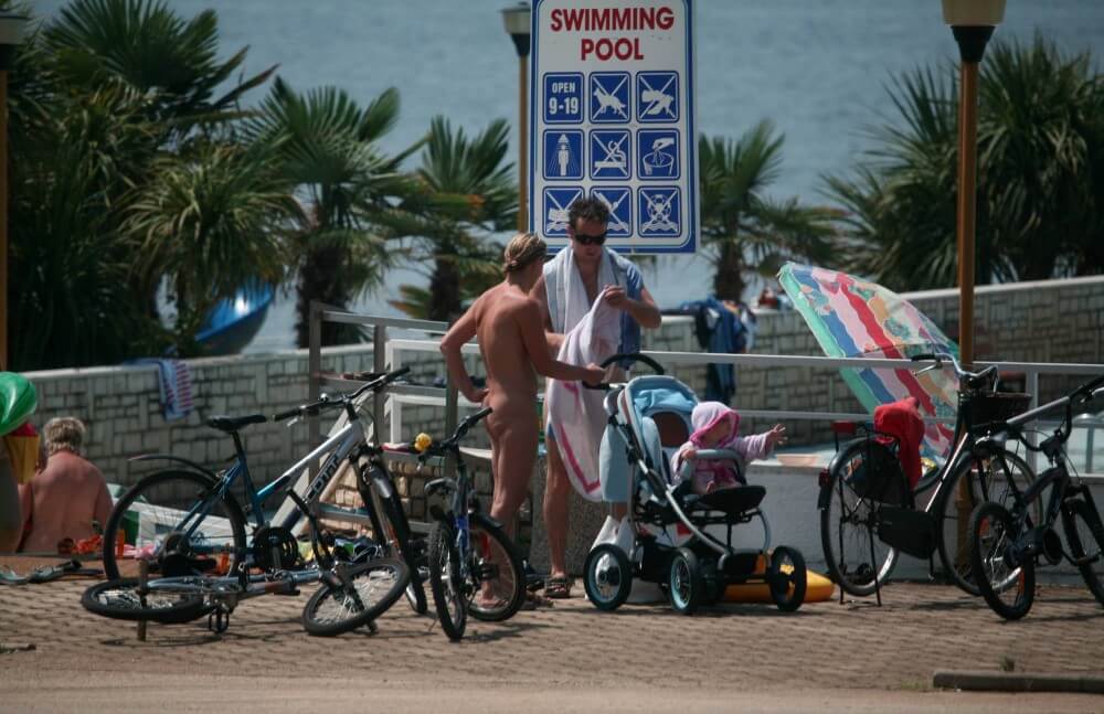 Poolside Camp Gathering pics - The benefits of naturist vacations