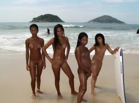 Warm Brazilian Beach Series 2 photo gallery - Naturism implies a life free of unnecessary problems
