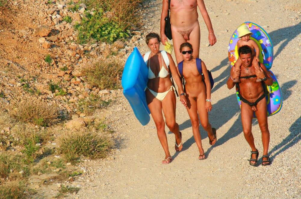 Ula FKK Beach Entry Hills pics - Ordinary people as naturists