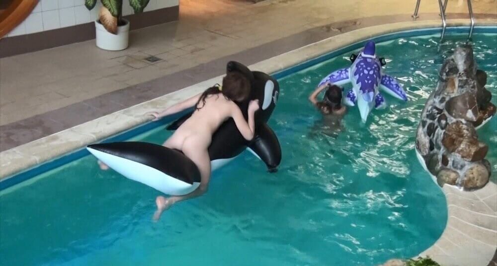 Naturism in the pool Full HD - Those wishing to register as nudists