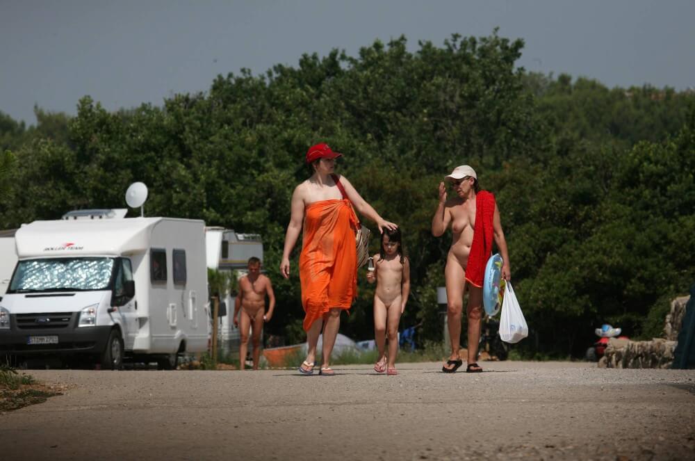 Bondi Beach Path Outskirt pics - Nudism promotes inner happiness