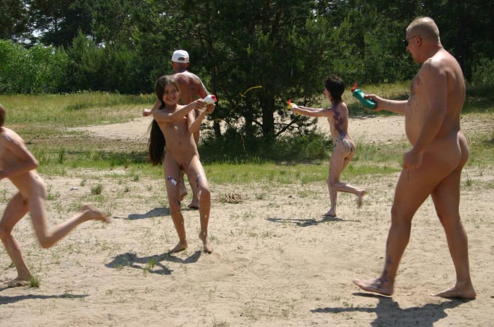 Kiev Group Painting Wild pics - A true nudist vacation