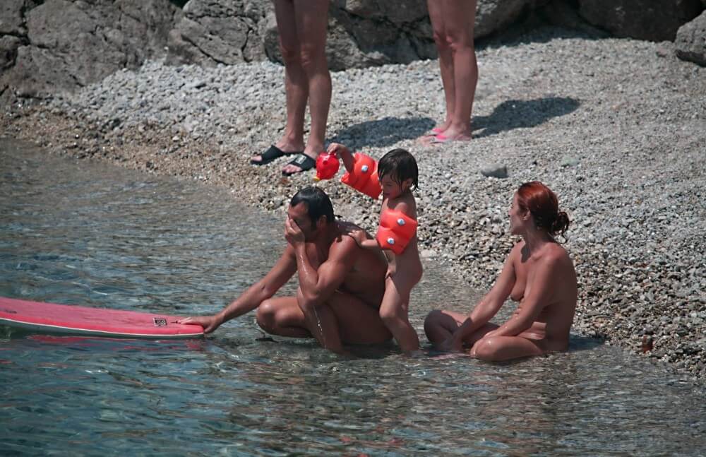 Beach Nudist Family Shore Camp pics - The Lifestyle of Naturism Supporters