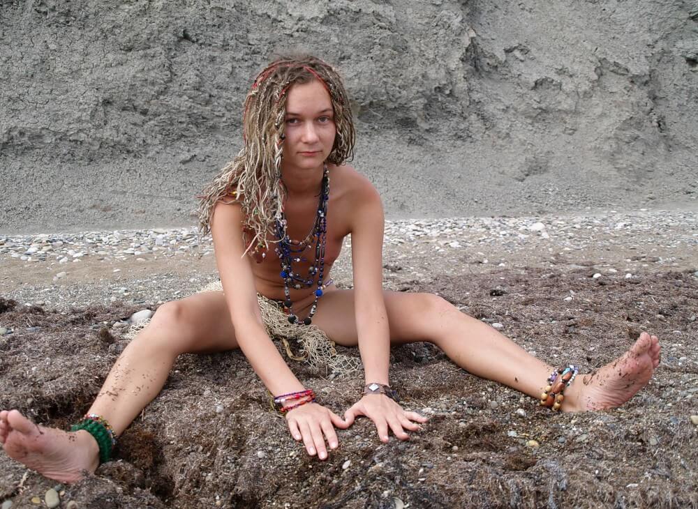 Naturists Rocky Stream Pixie Girls photos - Ordinary people as naturists
