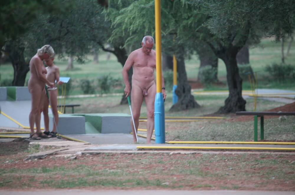 Mini-Golf Nude Participants pics - Nudity is a natural way to express respect for nature and oneself