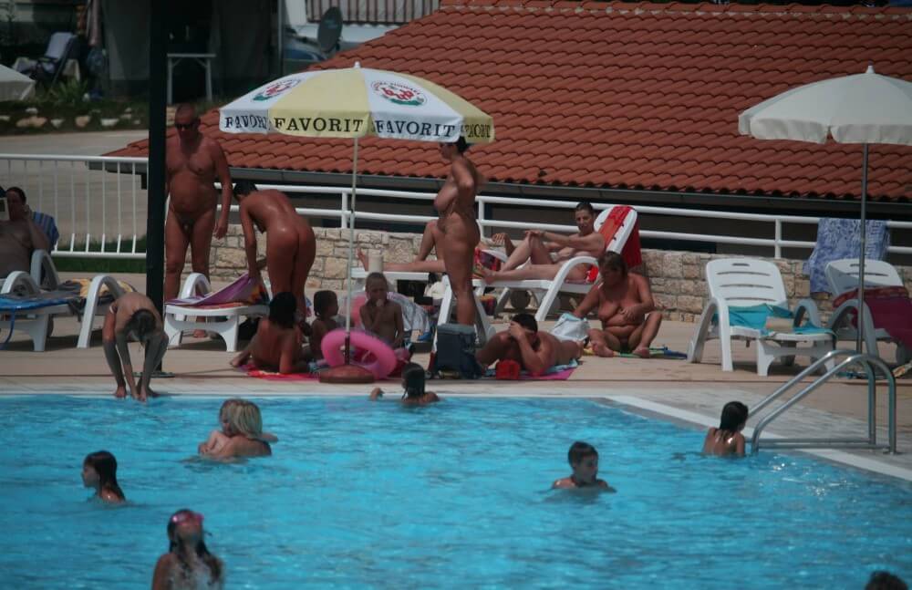 Naturist Pool Observation pics - Nudism promotes inner happiness