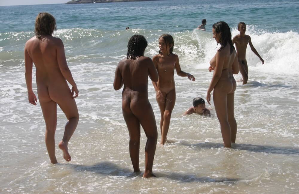 Brazils Water Refreshing pics - She appeared completely naked