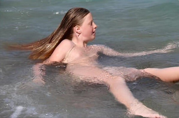 Turqoise Water Splash pics - In our home, we are all nudists