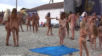 Cool Day At The Beach Full HD video - In naturism, sincerity and openness toward others are valued