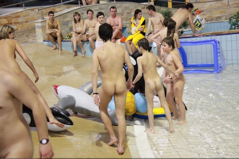 Pool day celebration Big gallery - Naturists live easily and freely