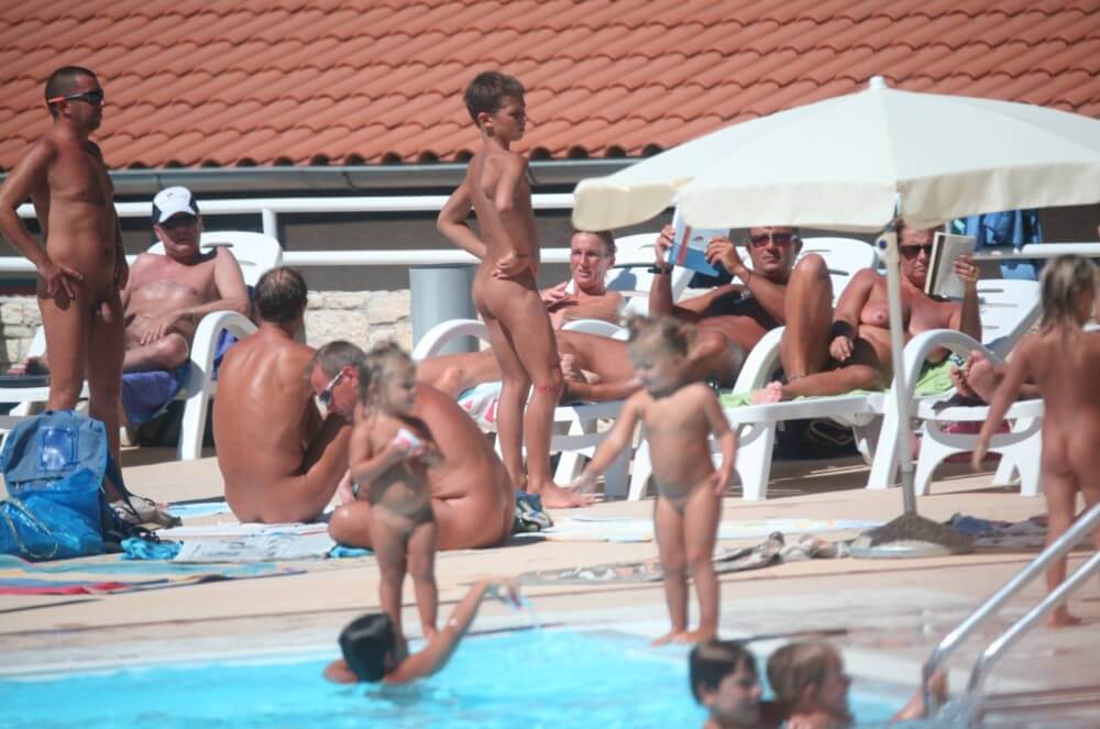 Pool Camping Sides gallery - Nudists live together in nature and in groups
