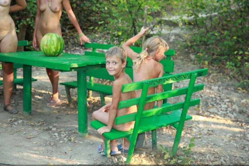 Naturists green picnic photos - Being oneself and accepting ones body as core principles of naturism and nudism