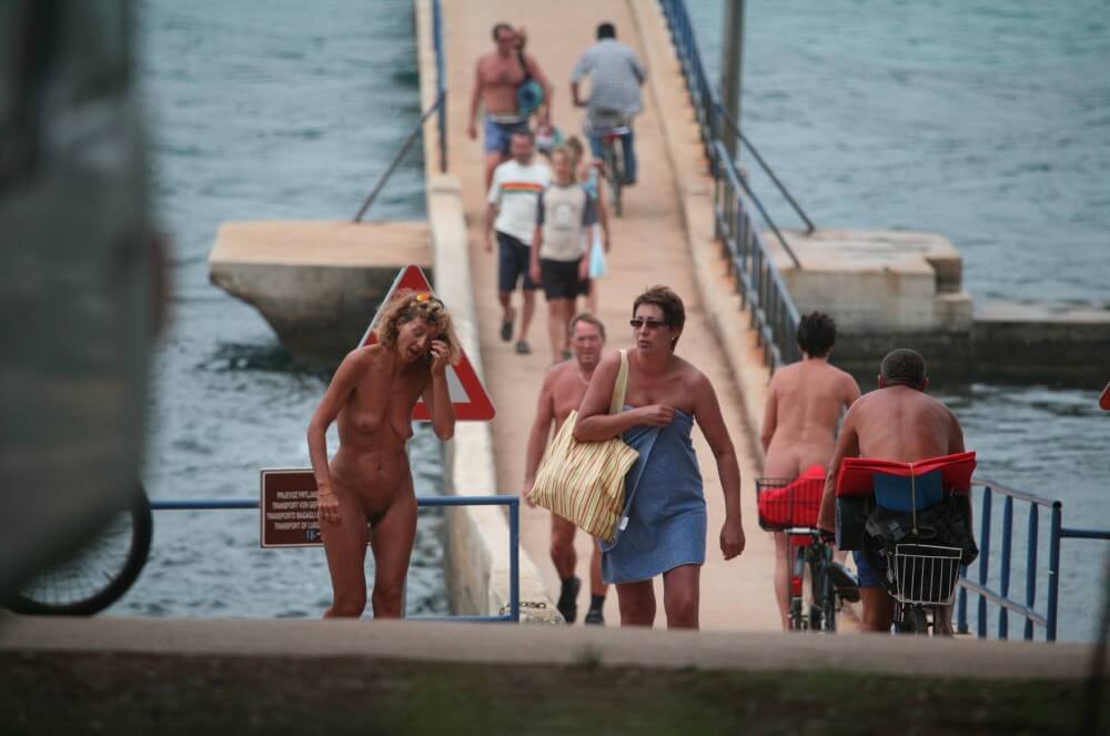 Crete FKK Bridge Crossing photos - Nature fills naturists and nudists with energy and inspiration