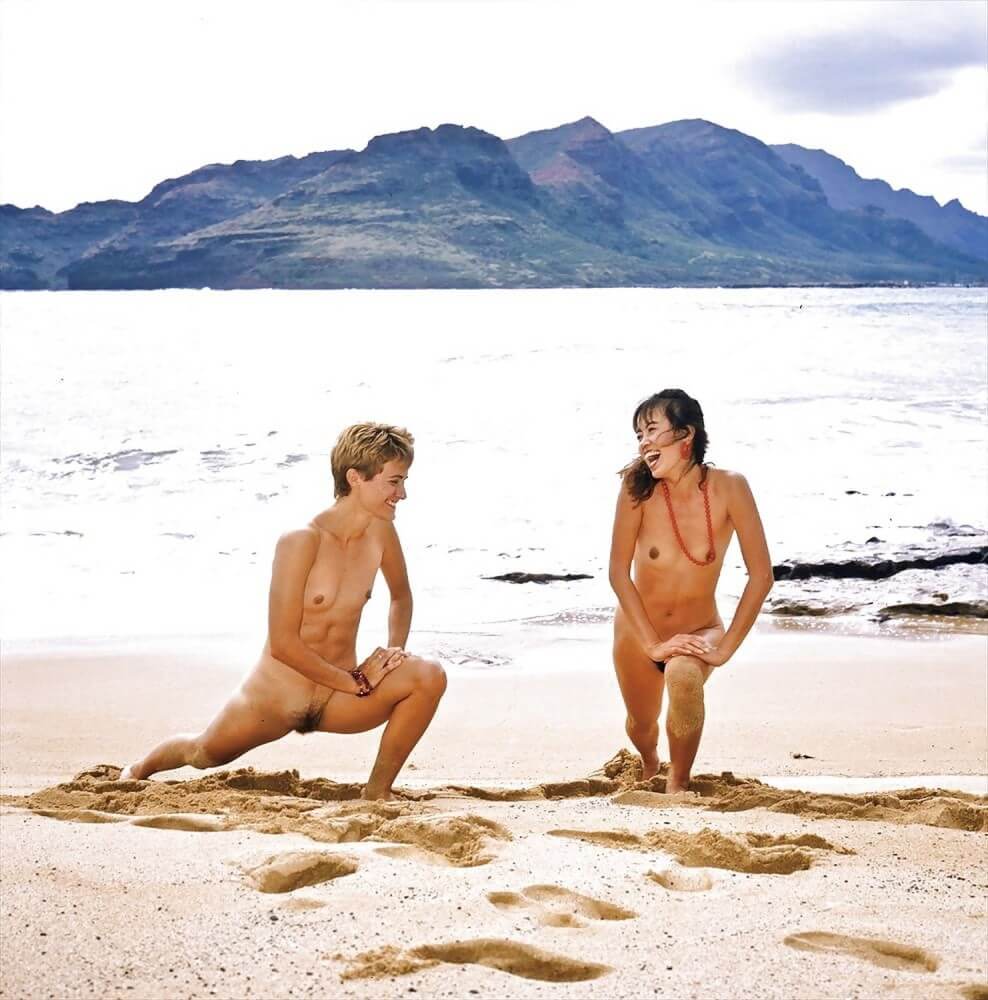 Retro naturism photos - Nudity helps to overcome insecurities and boost self-esteem