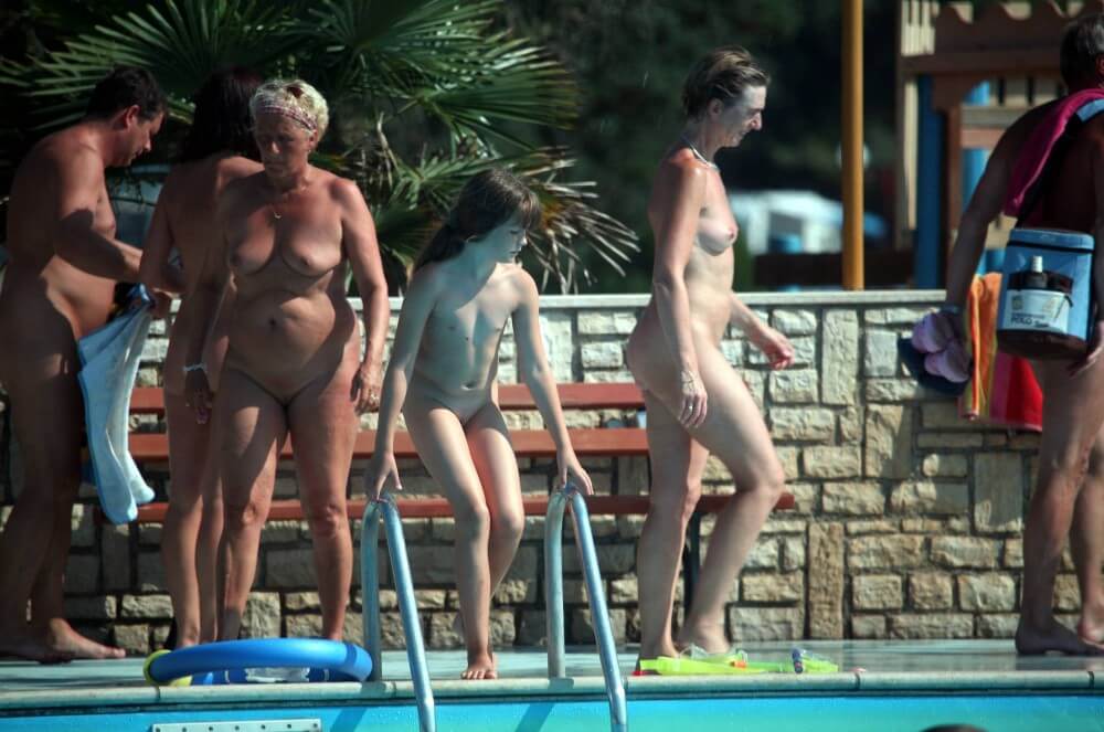 Naturist Pool Cleaning-Up pics - Visit a nudist beach