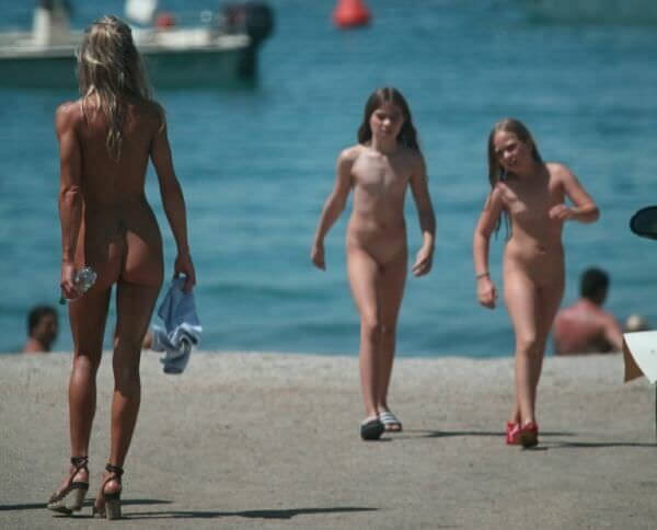 The nudism country photos - Nature provides inspiration and energy for the lives of naturists