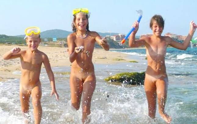 Naturism photo gallery # 27 - Many naturists are members of Green parties or various environmental movements
