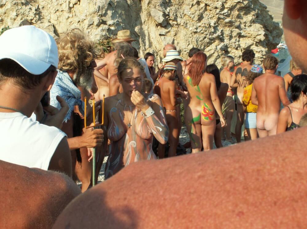 Neptune Day Side Views photos - Being oneself is the foundation of nudism