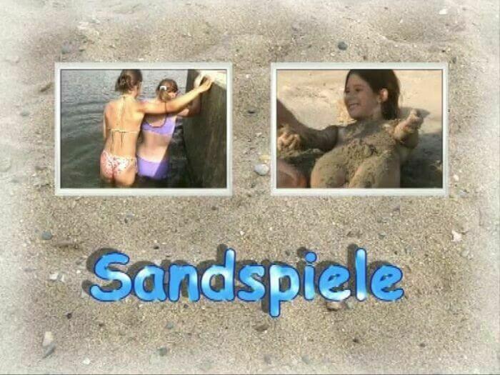 Naturistin: Sandspiele - There are many politicians among nudists
