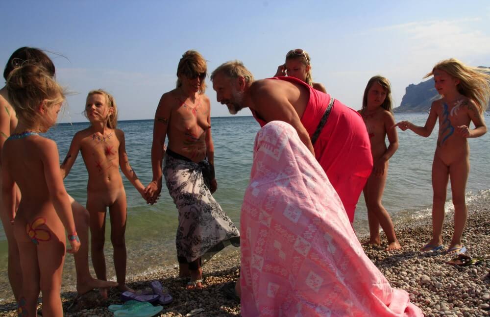 Water Drying Off pics - Naturism and nudism value openness and sincerity