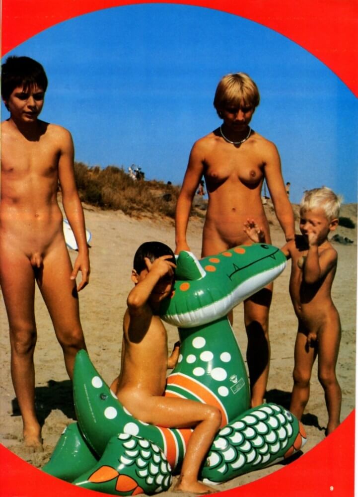 Jung und Frei Nr 15 - Nudity fosters trust and honesty