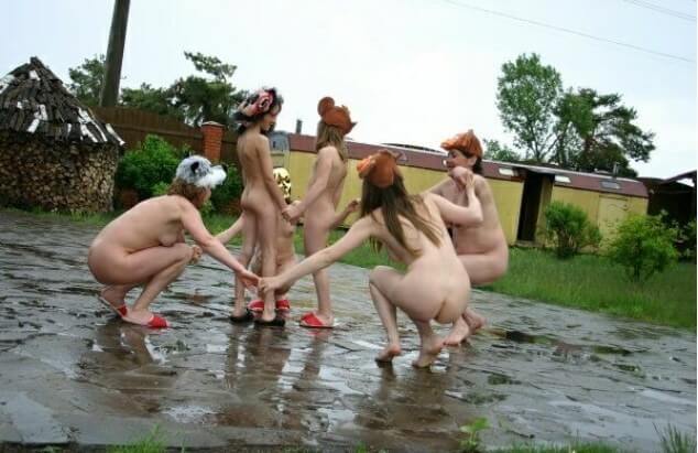 Naturism photo gallery # 23 - Nothing kept the clothes on my body