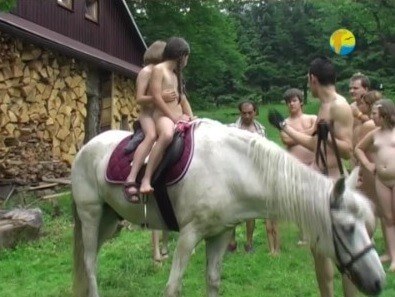 Naturist Freedom: In the Sun - People find in this a way to understand that the naked body is part of nature and its beauty