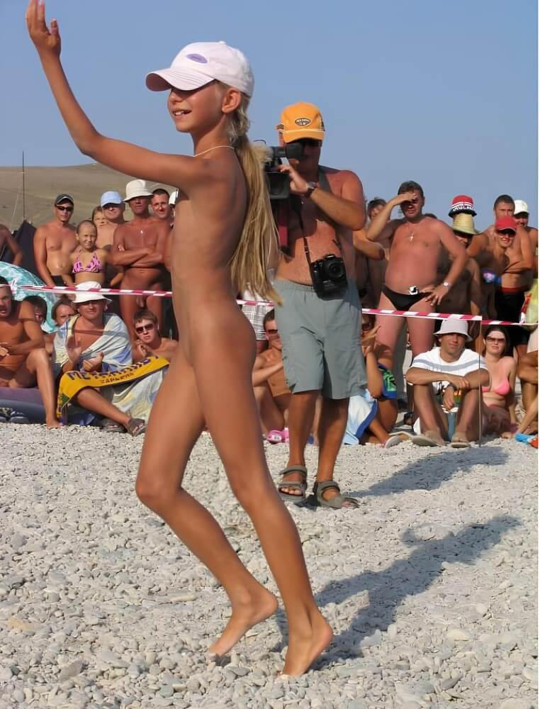 Holiday of the Neptune photos - Delegation of European Nudists