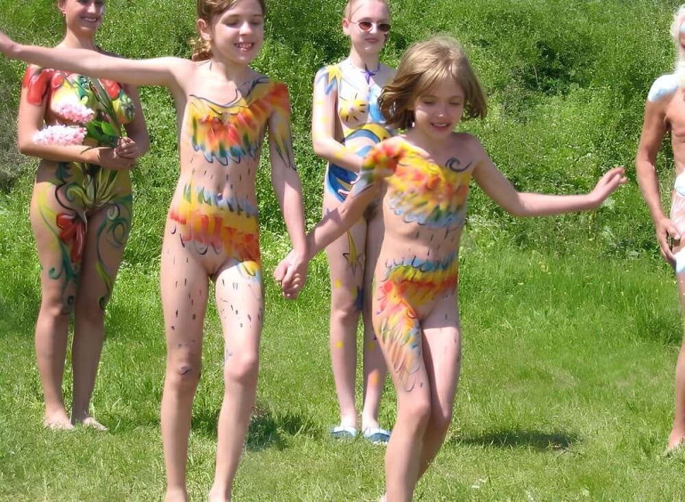 Naturism photo gallery # 29 - Being oneself is the foundation of nudism