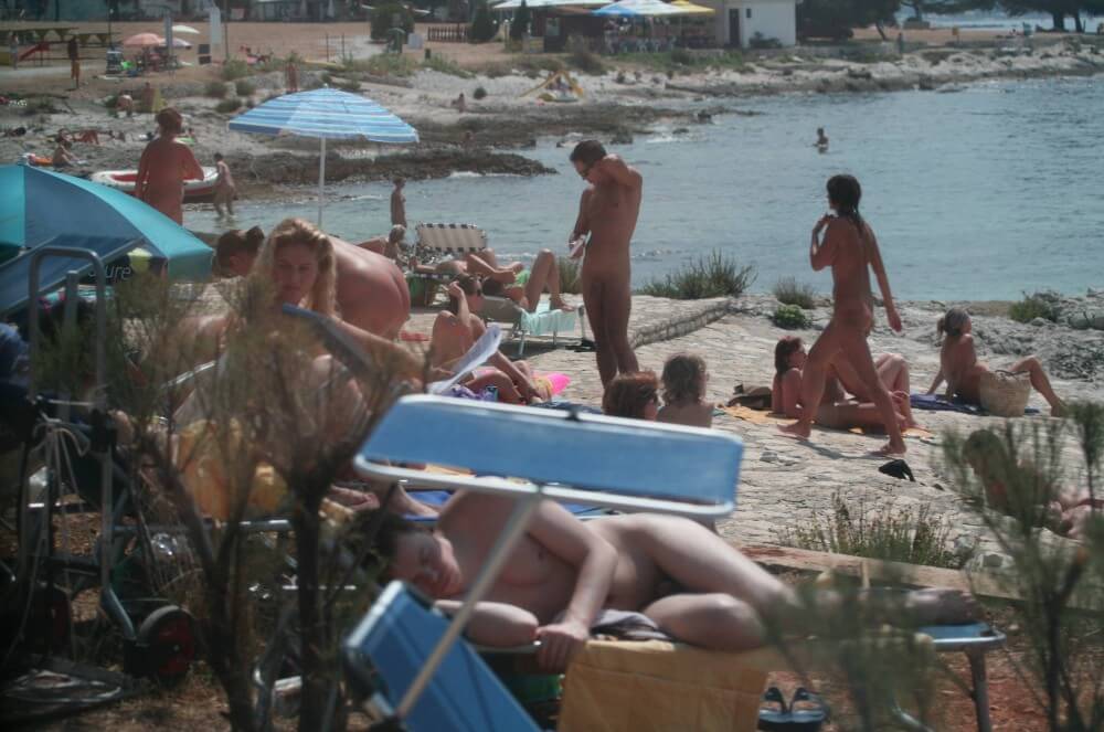 Nuda Beach Wide Outlook pics - Core values of nudist clubs
