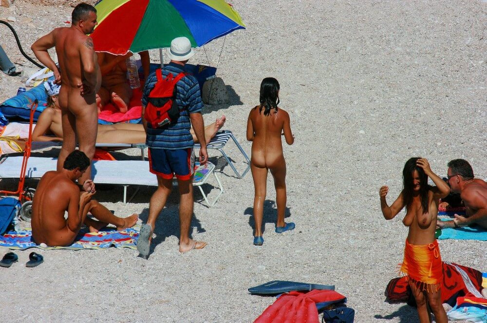 Uka FKK Beach Parenting Nudist beach pics - This practice of going nude was embraced by the highest ranks of the aristocracy