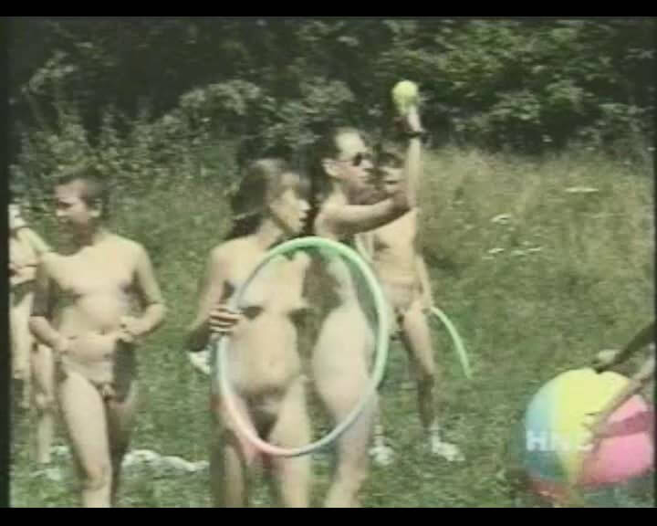Helios Natura: Nudi Youth Weekend - Nudism improves health and boosts self-esteem