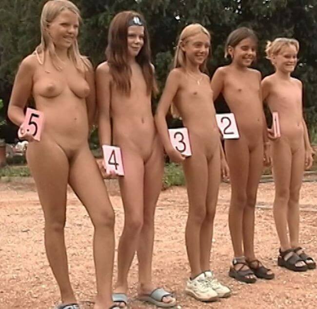 The White Castle Pageant Full HD video - Openness to the world and new ideas is an important quality of naturists