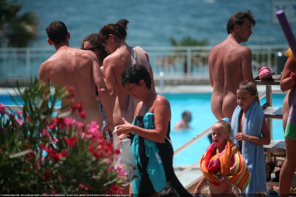 Naturism photo gallery # 66 - Health is strengthened through naturism