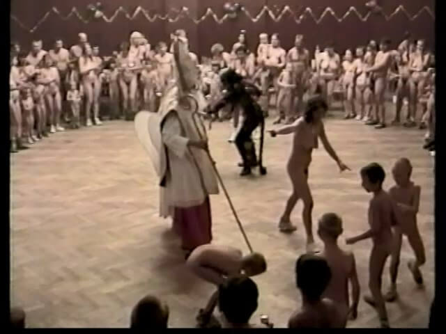 Helios Natura: Christmas Kinder Spiele - Nudism helps overcome prejudices and fears